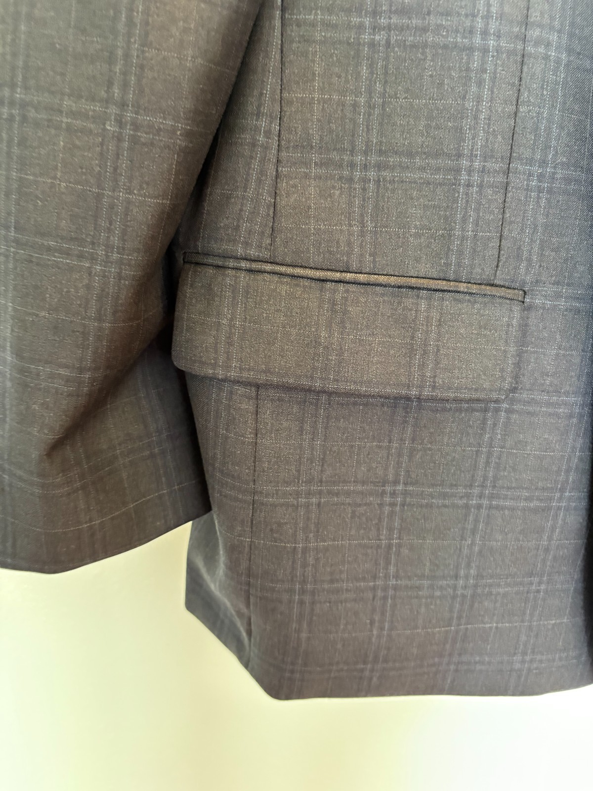 REDA 1865 Wool 48S 42W 30I Grey Plaid Worn Once