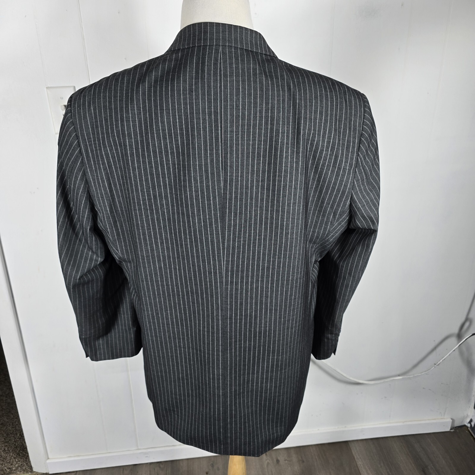 Mazoni Mens 46R Charcoal Gray Striped Poly Rayon Suit Seperate Sport Coat S42