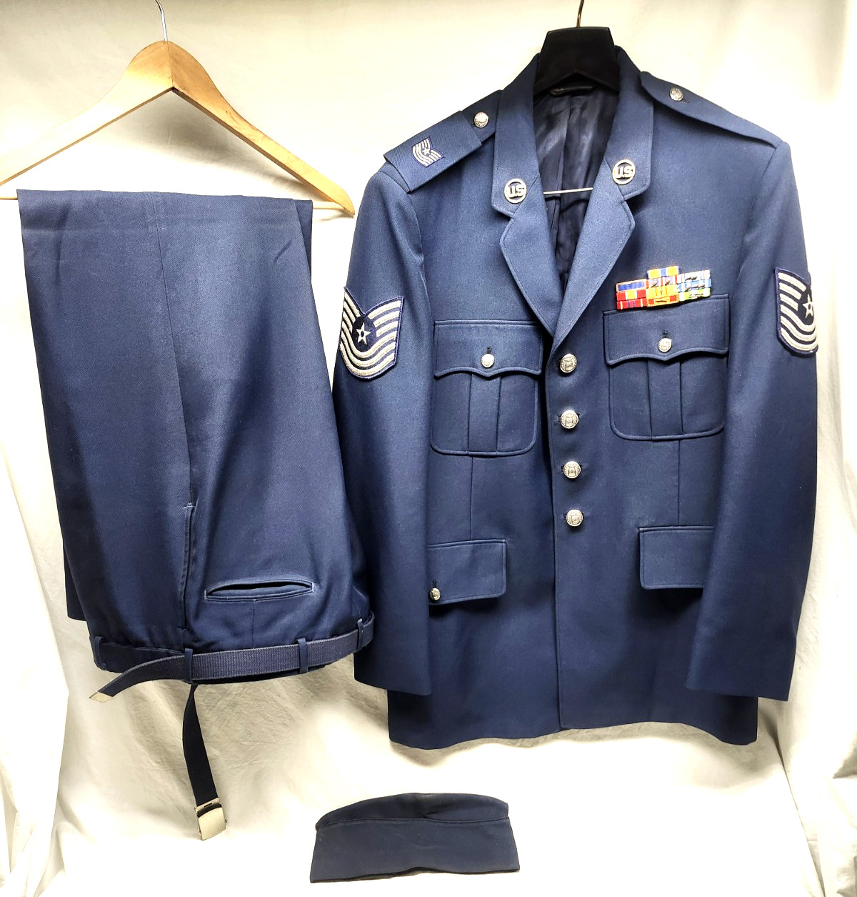 Vietnam Era US Air Force Decorated Men’s USAF 4 Button Uniform w Pants Belt Cap