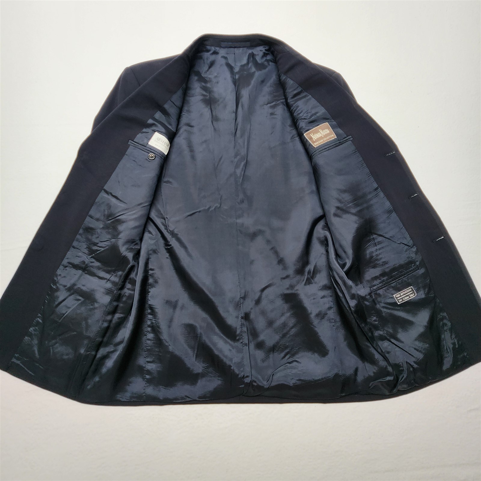 Armani Collezioni Made in Italy 38R 30×28 Black 100% Wool 3Btn 2Pc Mens Suit