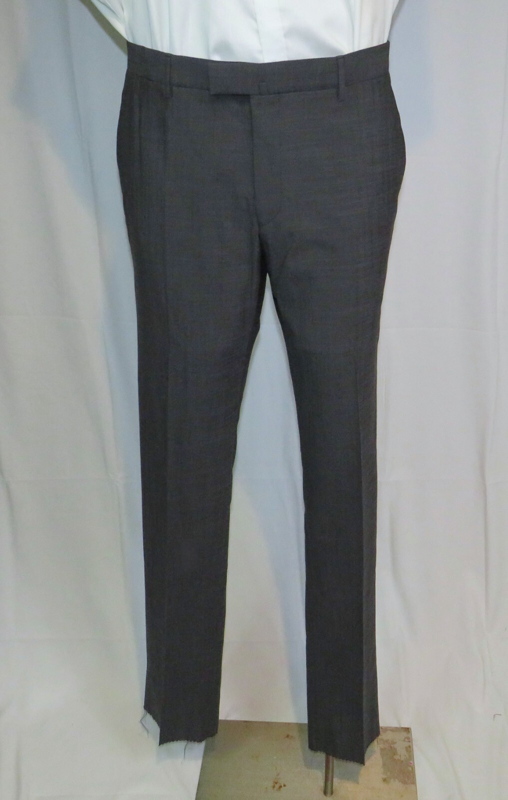 Corneliani Academy Soft Gray Weave Two Button Dynamic Suit 42R NWT