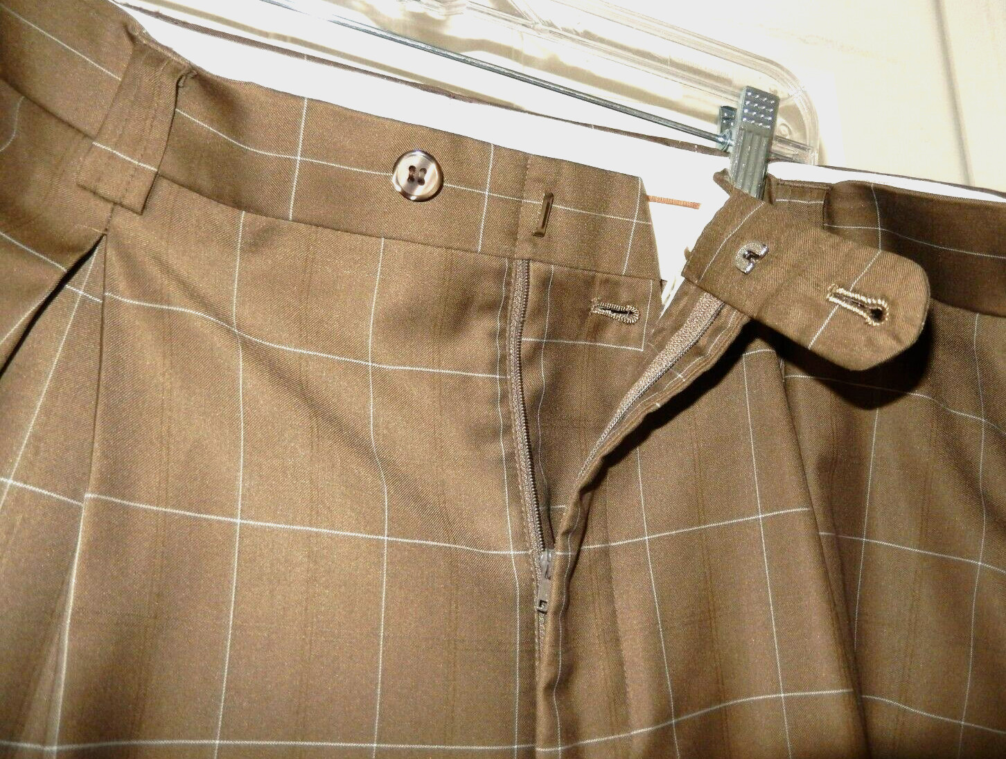 Stacy Adams Super 100’s Luxury Rayon Blend Suit-44L, dark tan windowpane