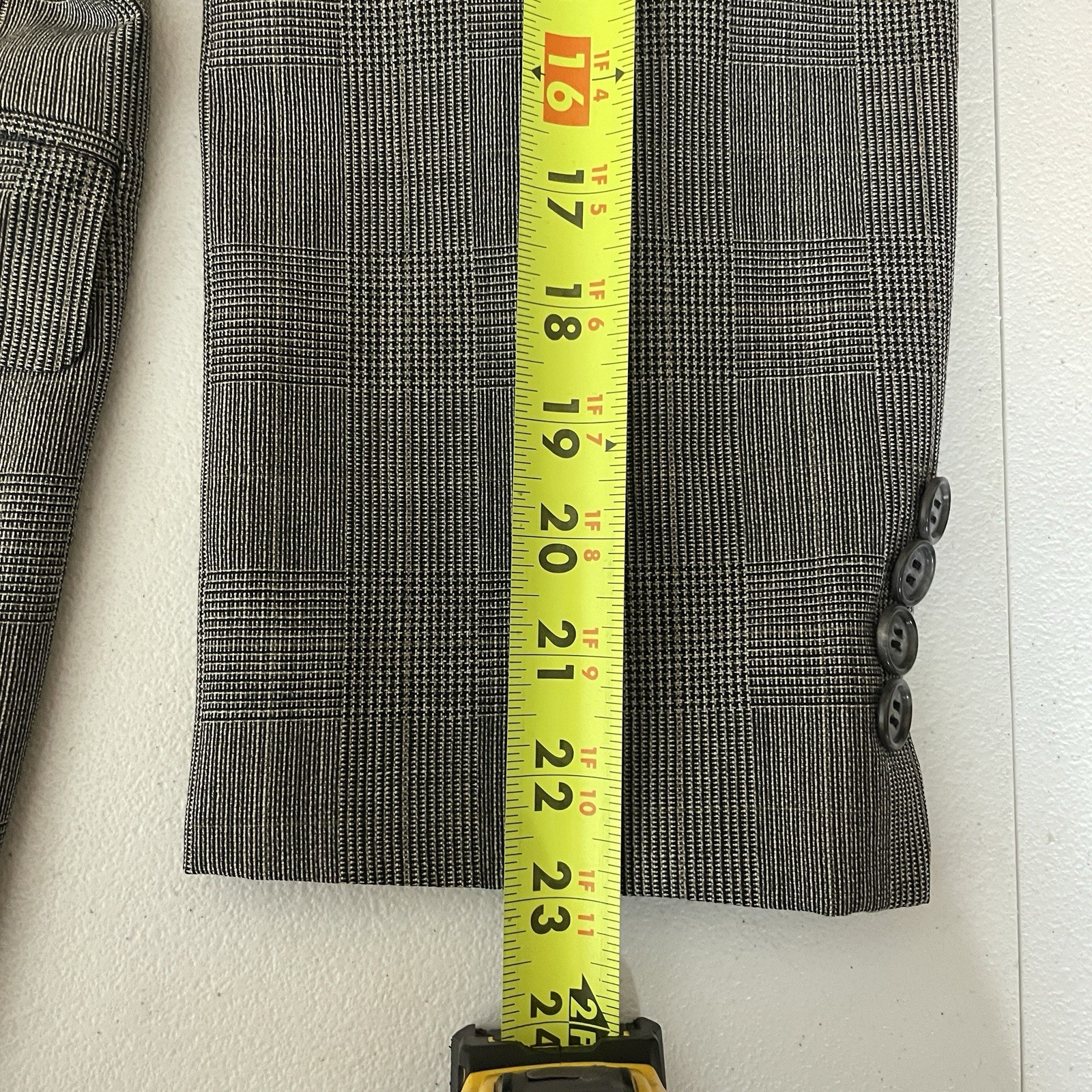 Haggar Sport Coat Mens 42S Gray Brown Plaid Windowpane Pure Wool USA Made