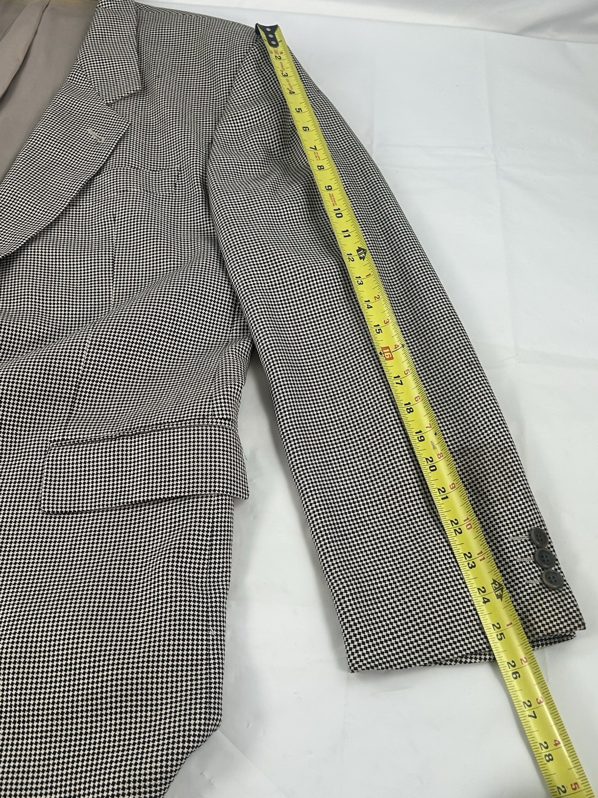 Hugo Boss Delon Sport Coat Mens Blazer Sz 46.R Silk-Wool Houndstooth Saks Fifth