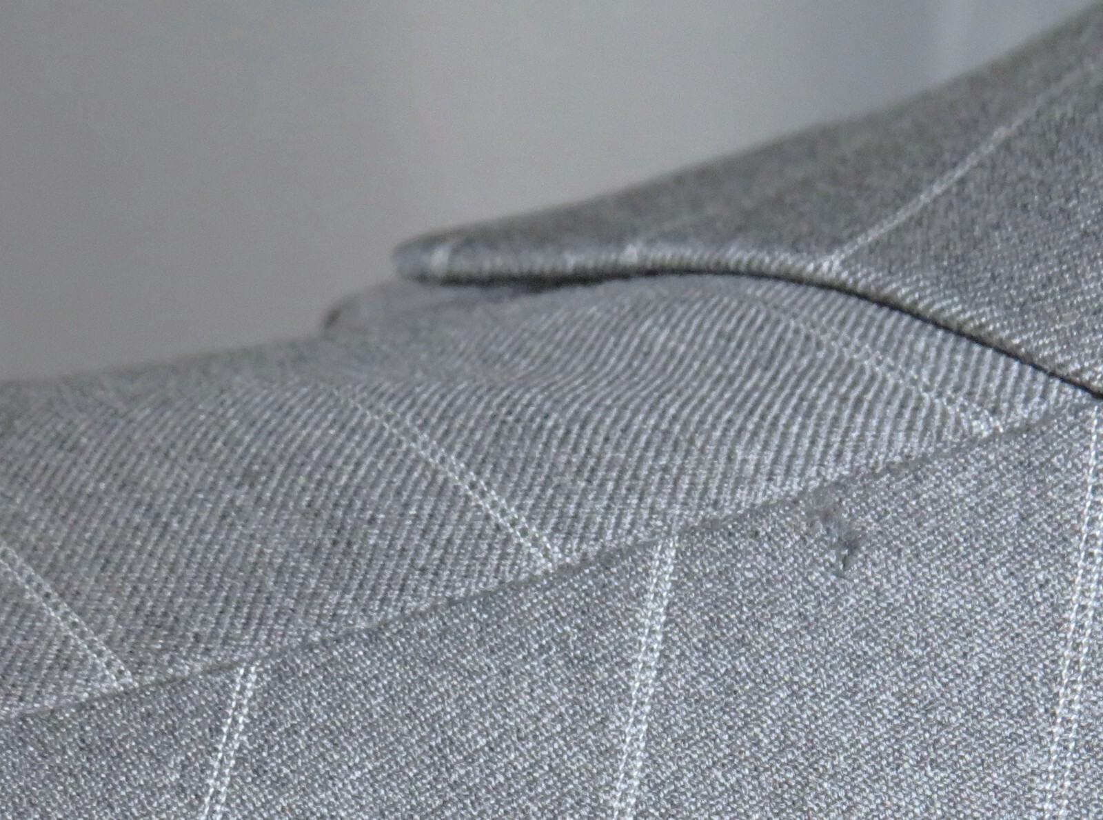 Brooks Brothers 1818 Fitzgerald Vitale VBC Pale Gray Striped Two Button Suit 40R