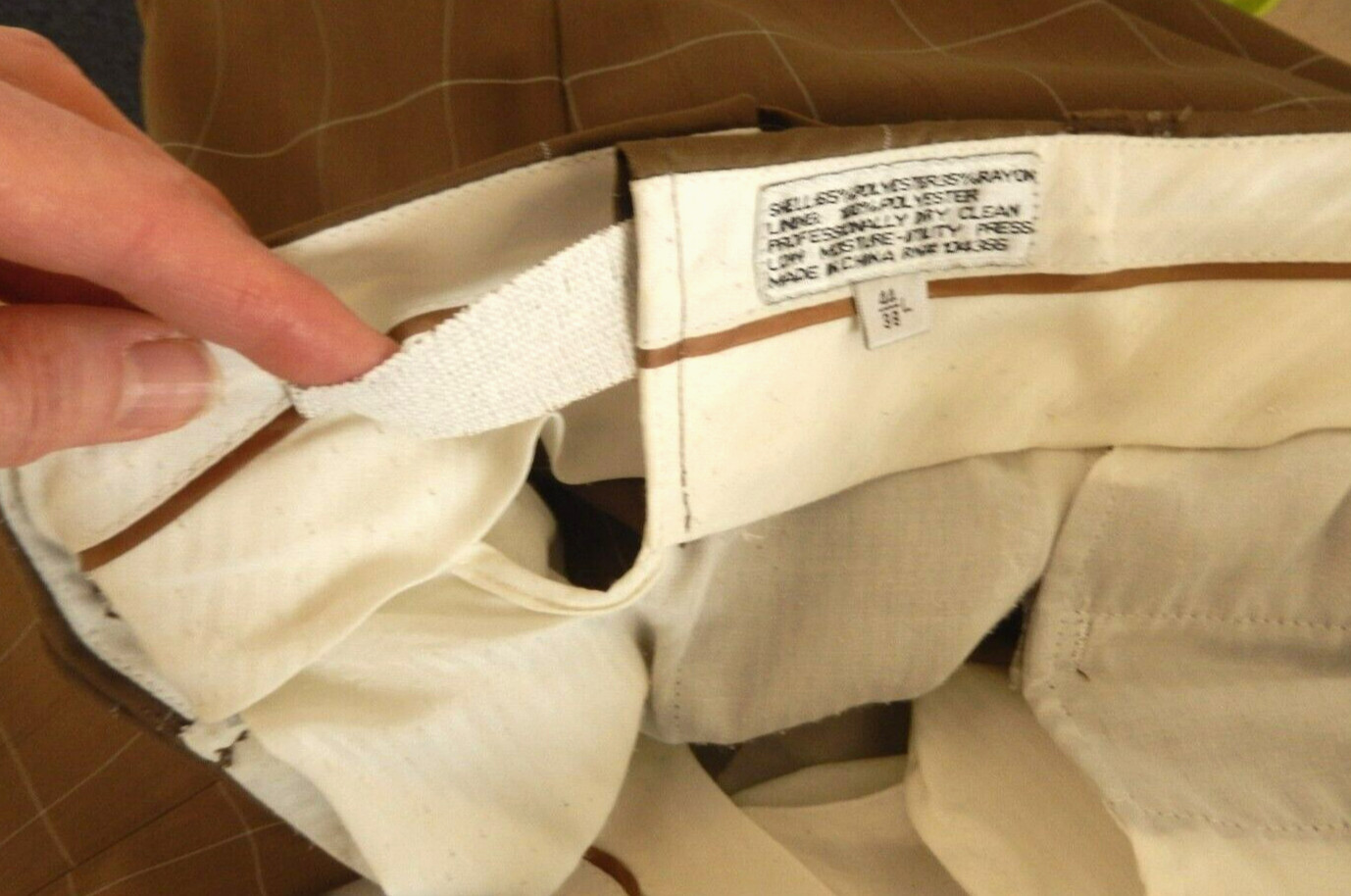 Stacy Adams Super 100’s Luxury Rayon Blend Suit-44L, dark tan windowpane