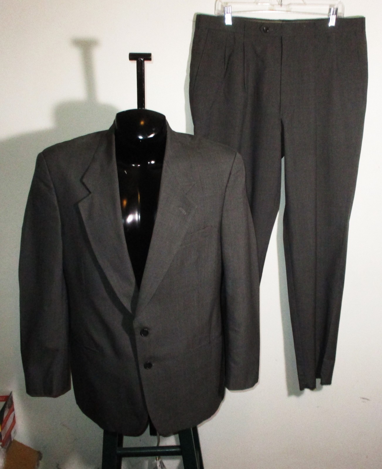 MARK Originals Vintage Taupe Gray 2 Pc Wool Suit Men’s Size 44R, 36X31