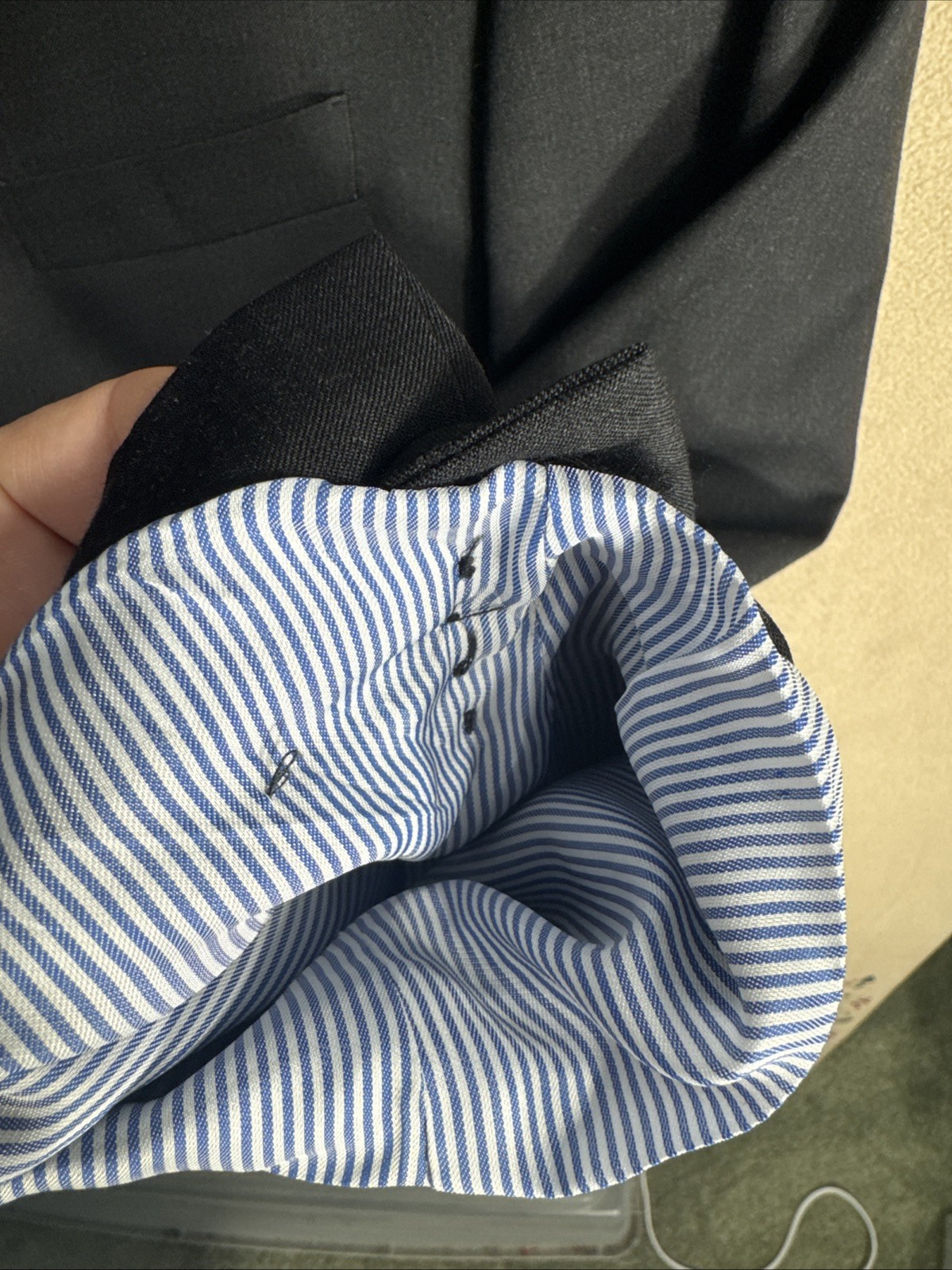 Tommy Hilfiger 44S Charcoal 2 Piece Suit 37×28 2 Button Wool Mexico Single Pleat