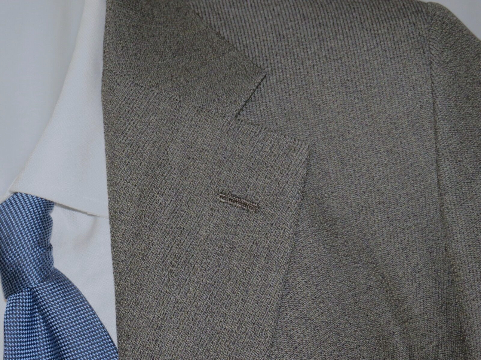 Sam Leung New York Bespoke Green Weave Three Roll Two Suit 38S