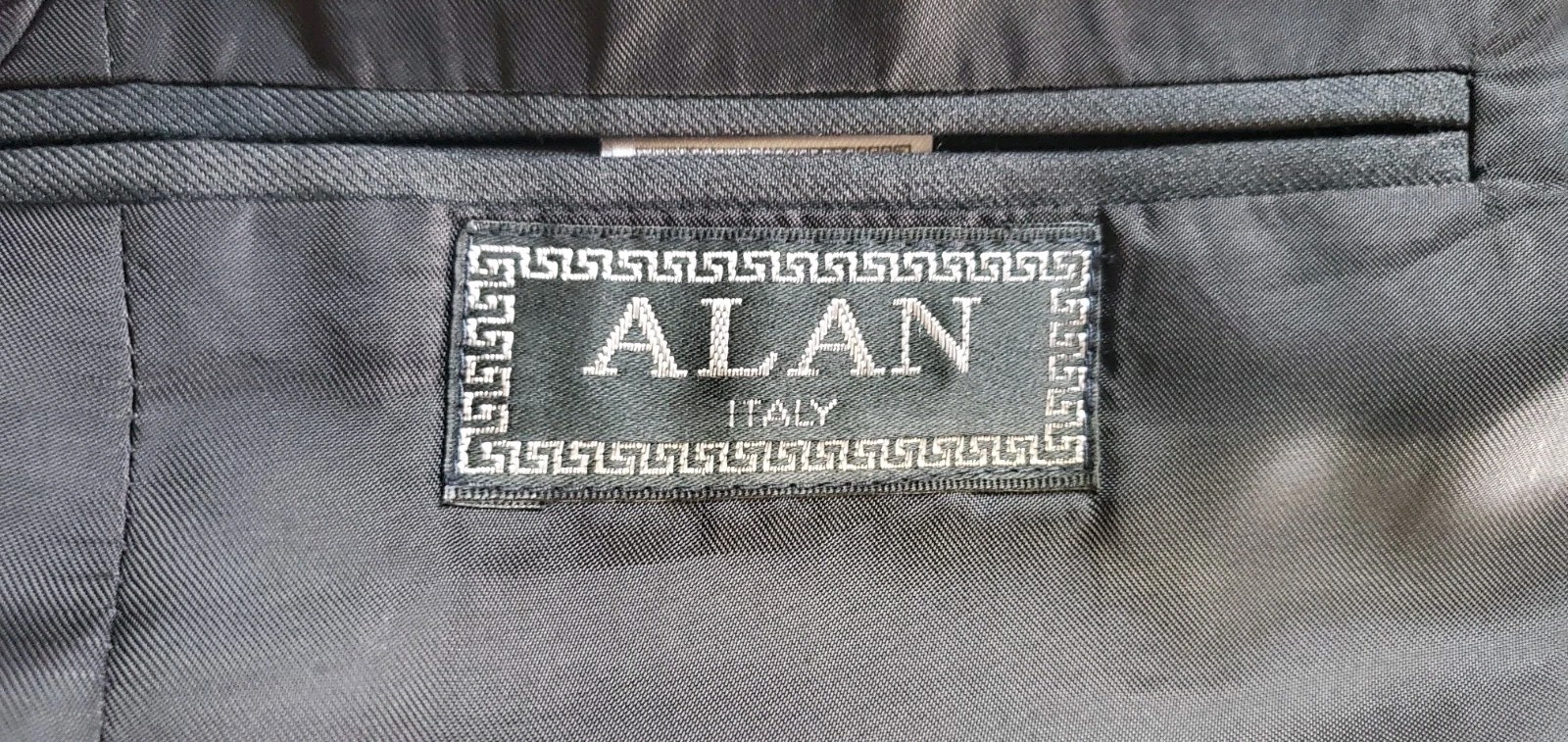 Alan Italy Custom Tailored Wool and Cashmere Blend 2 Pc. Suit Excellent