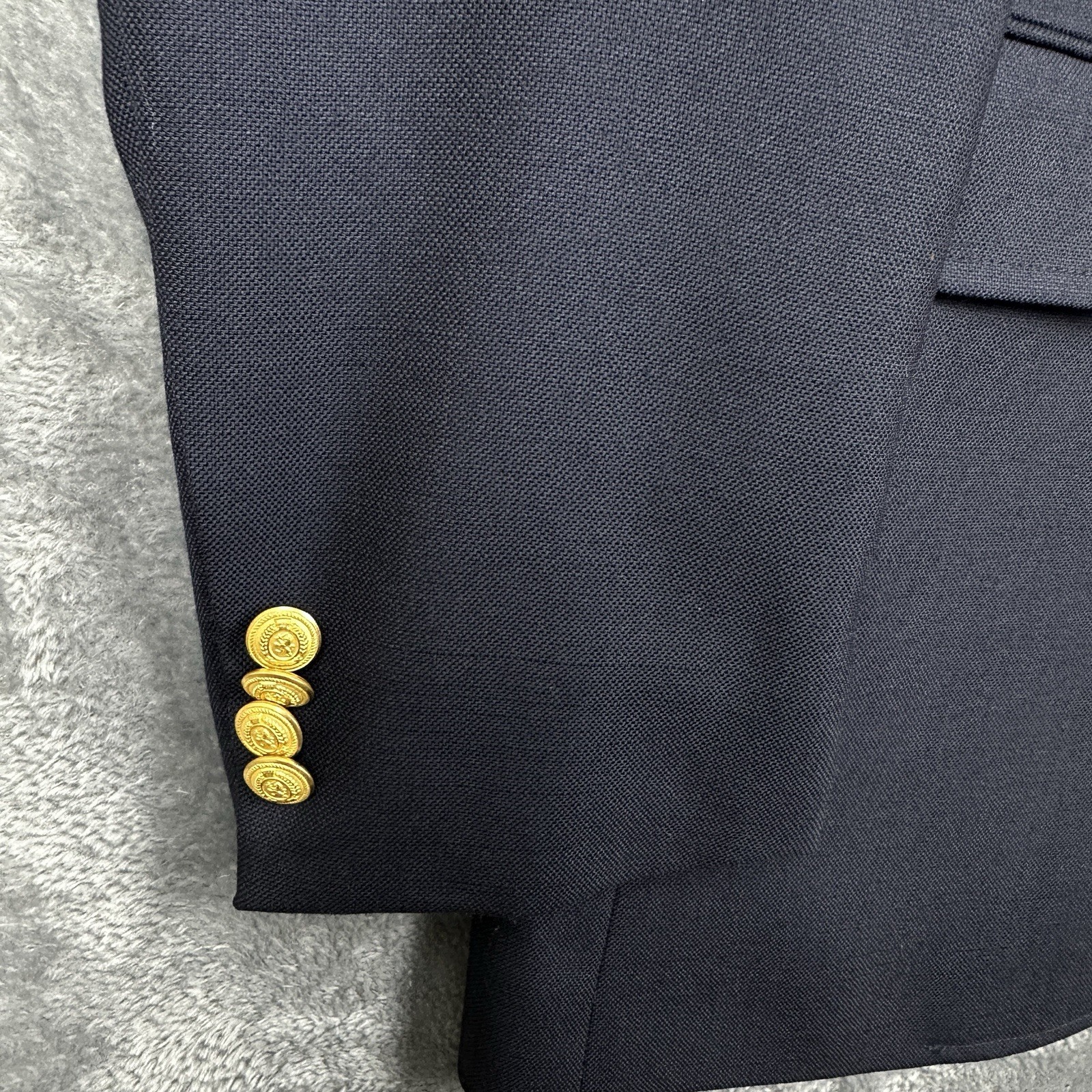 Tommy Hilfiger Blazer Men’s 40R Navy Blue Gold Crest Buttons Classic Preppy EUC