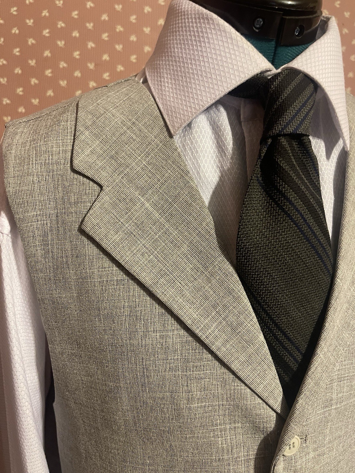 Tony Blake Mens Gray 3pc Mens Suit Jacket Vest Pant Esqusitly Designed