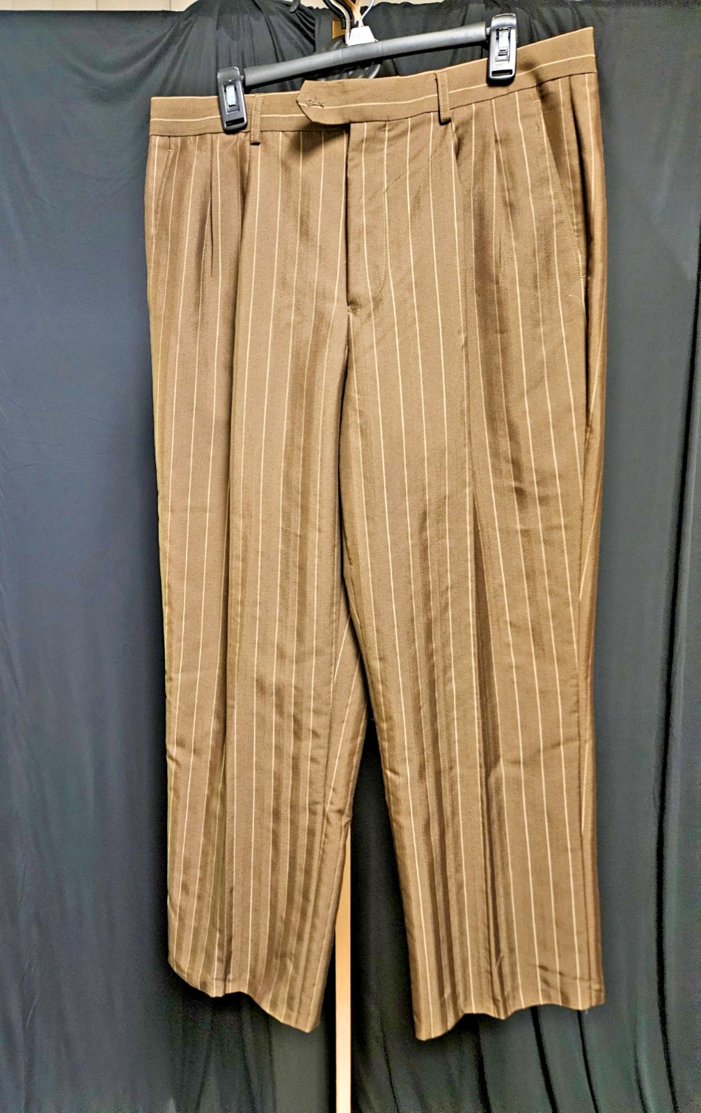 MEN’S FORTINO LANDI 3 PIECE PINSTRIPPED SUIT BEIGE/DK BROWN XL 42/32 USED