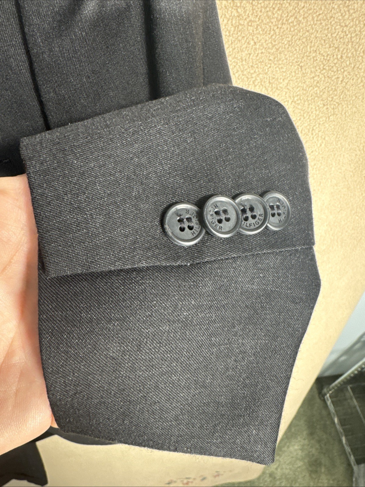 Tommy Hilfiger 44S Charcoal 2 Piece Suit 37×28 2 Button Wool Mexico Single Pleat