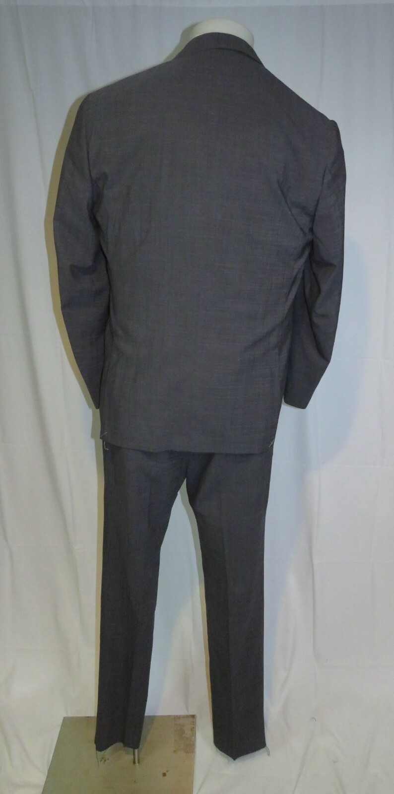 Corneliani Academy Soft Gray Weave Two Button Dynamic Suit 42R NWT