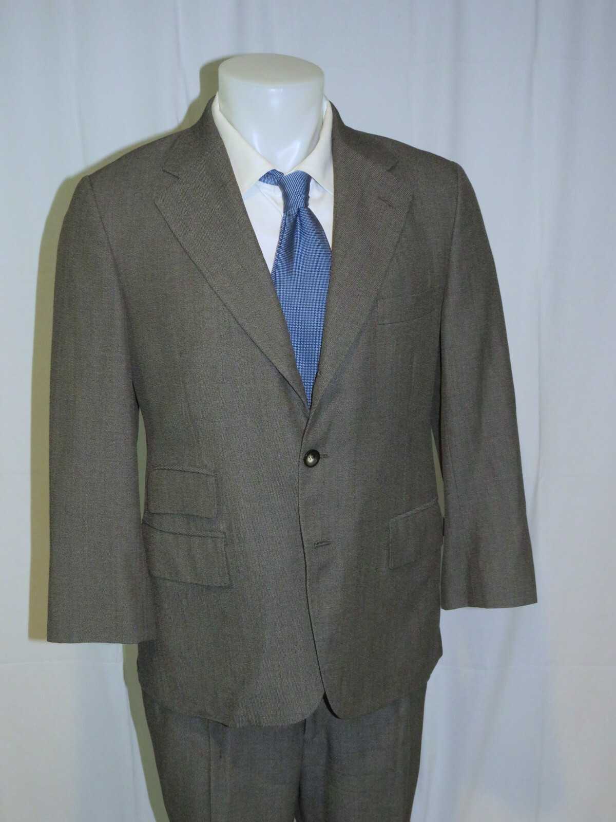 Sam Leung New York Bespoke Green Weave Three Roll Two Suit 38S