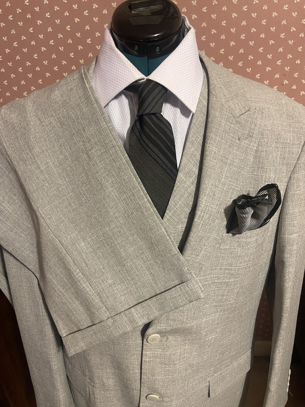 Tony Blake Mens Gray 3pc Mens Suit Jacket Vest Pant Esqusitly Designed