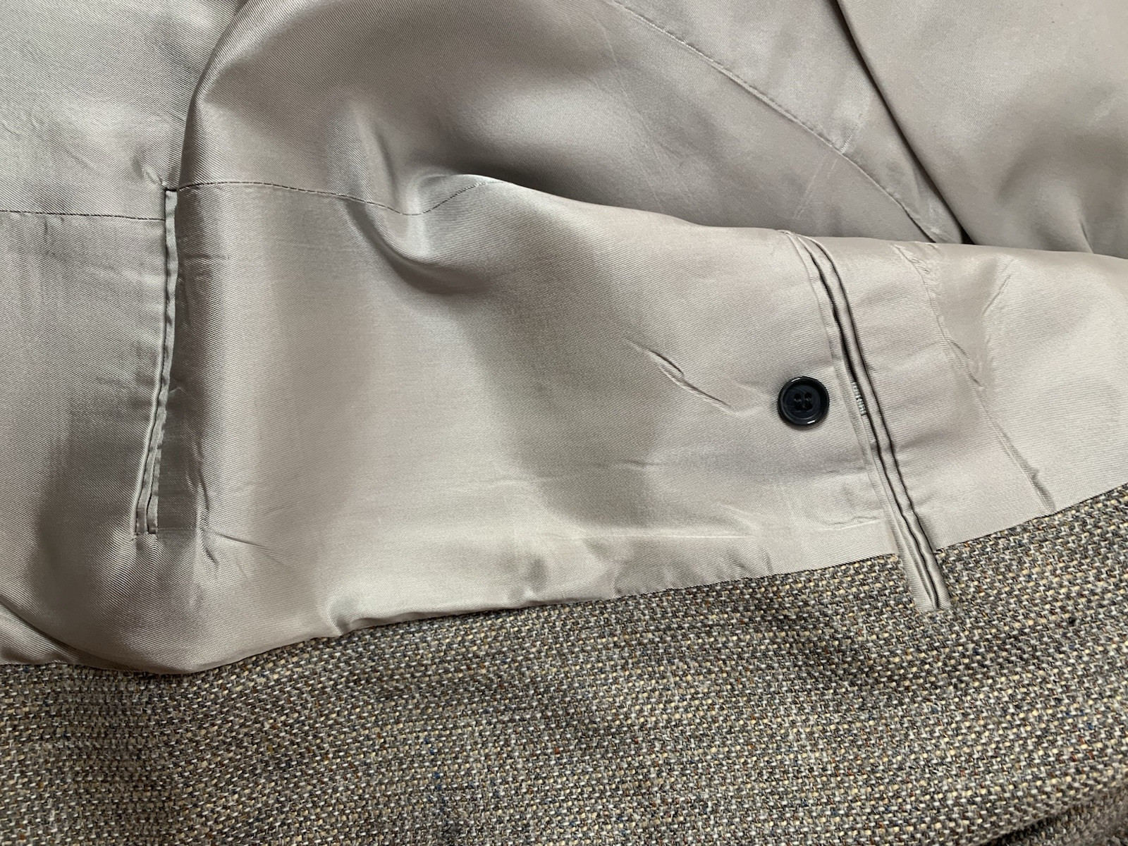Coffee’s men’s tweed blazer size40 no size tag (See photos) lined, shoulder pads