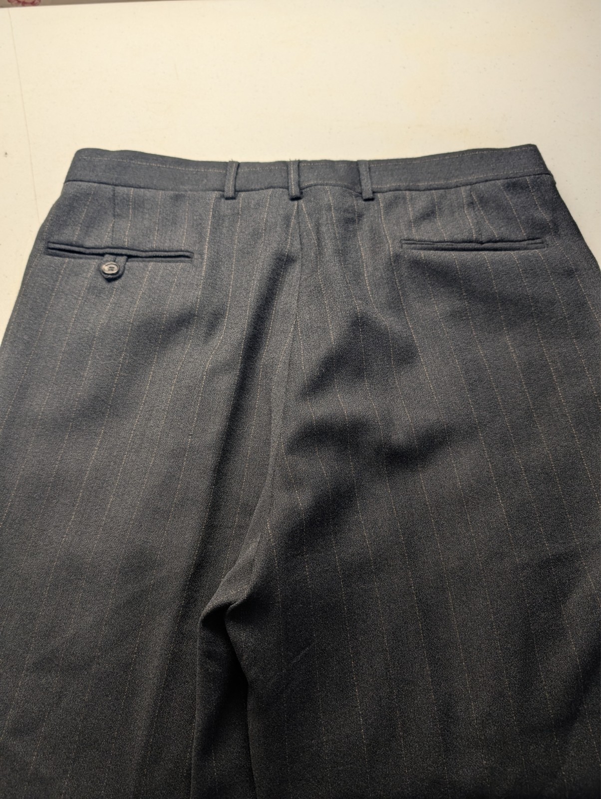 Clairborne 2 Piece Suit Mens 42R 34×31 Double Breast Peak Lapell Gray Stripe