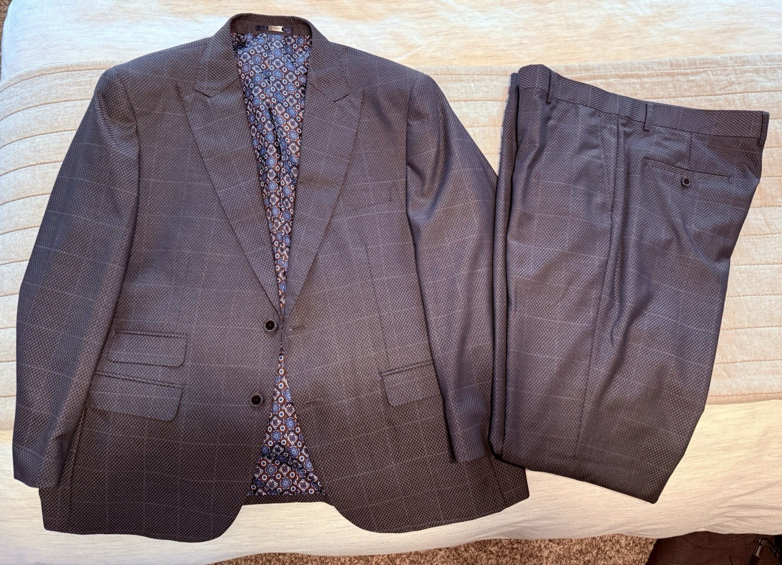 Statement Men’s 2-Piece Wool Twill Gray Check Suit 44S 38W