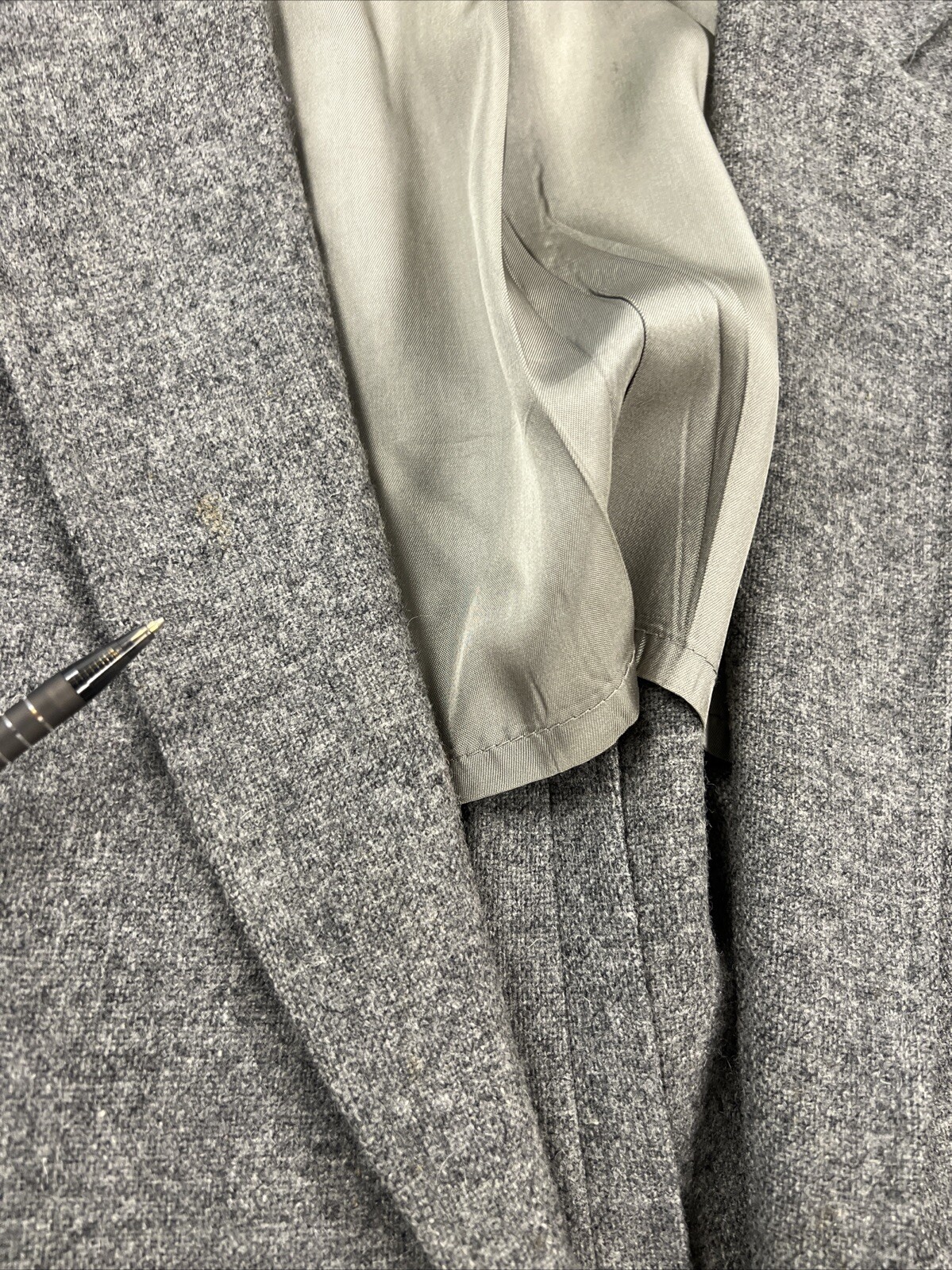 FALL/WINTER Custom Made Men’s Gray Solid Wool Blazer 44R $495