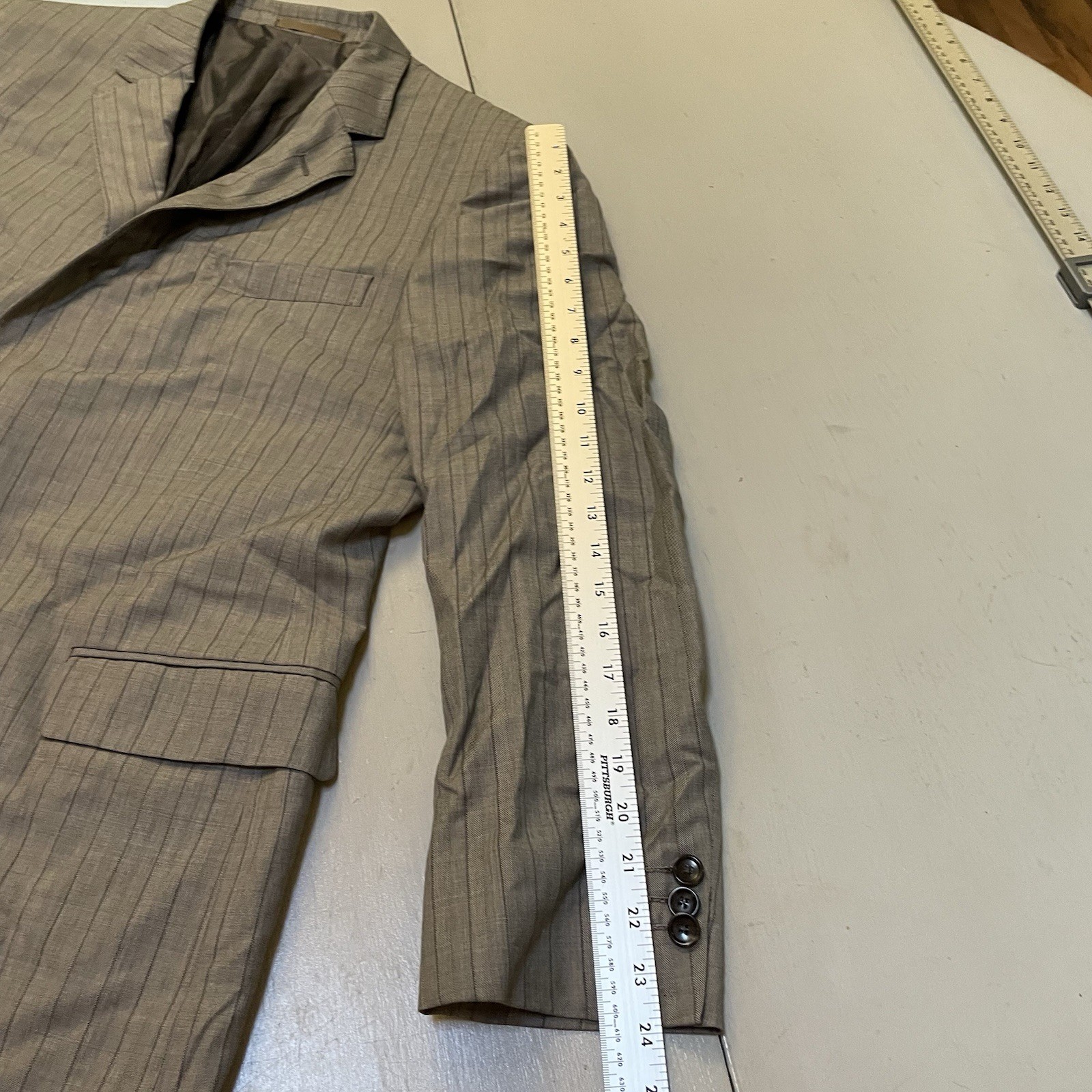 Gucci Men’s Gray Striped Blazer Suit Men’s IT 56R US 44R 100% Wool