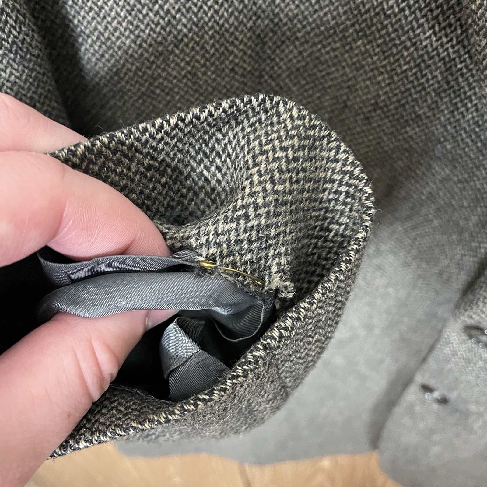 Jos A Bank Sport Coat Mens 46R Gray Brown Crowsfoot Camel Hair Two Buttons