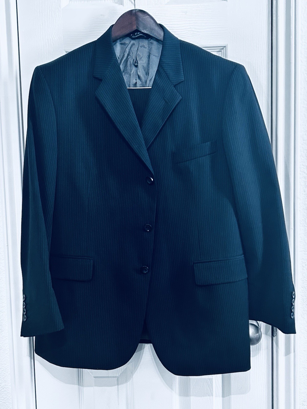 J. Ferrar Black Pinstripe Suit. 42s/34w Made In Mexico 100% Wool