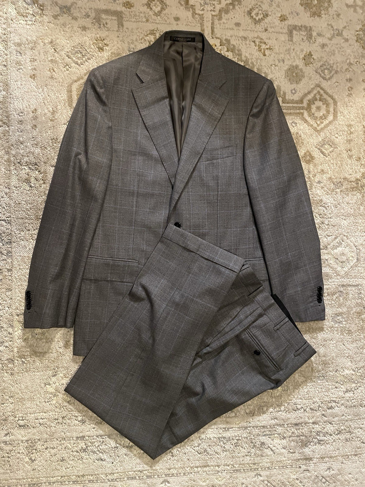 Corneliani Men 2 Piece Suit Virgin Extra Fine Wool 16.25 Micron Size 48 US 38