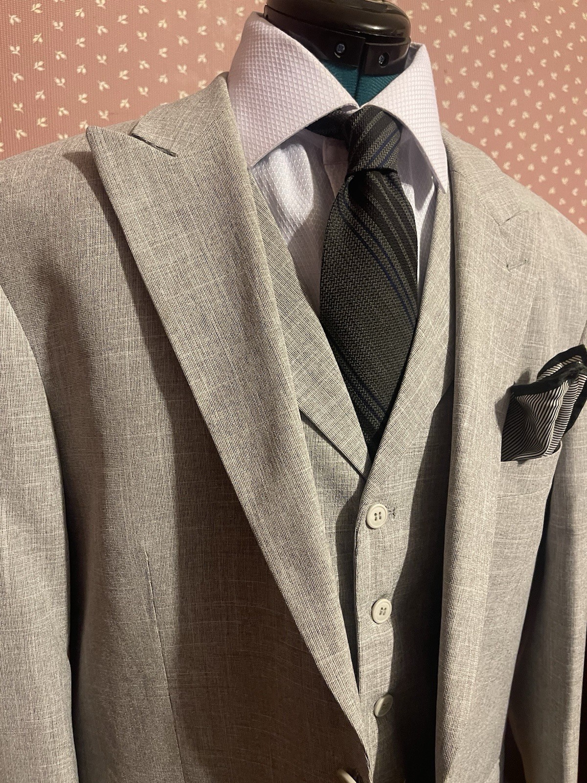 Tony Blake Mens Gray 3pc Mens Suit Jacket Vest Pant Esqusitly Designed