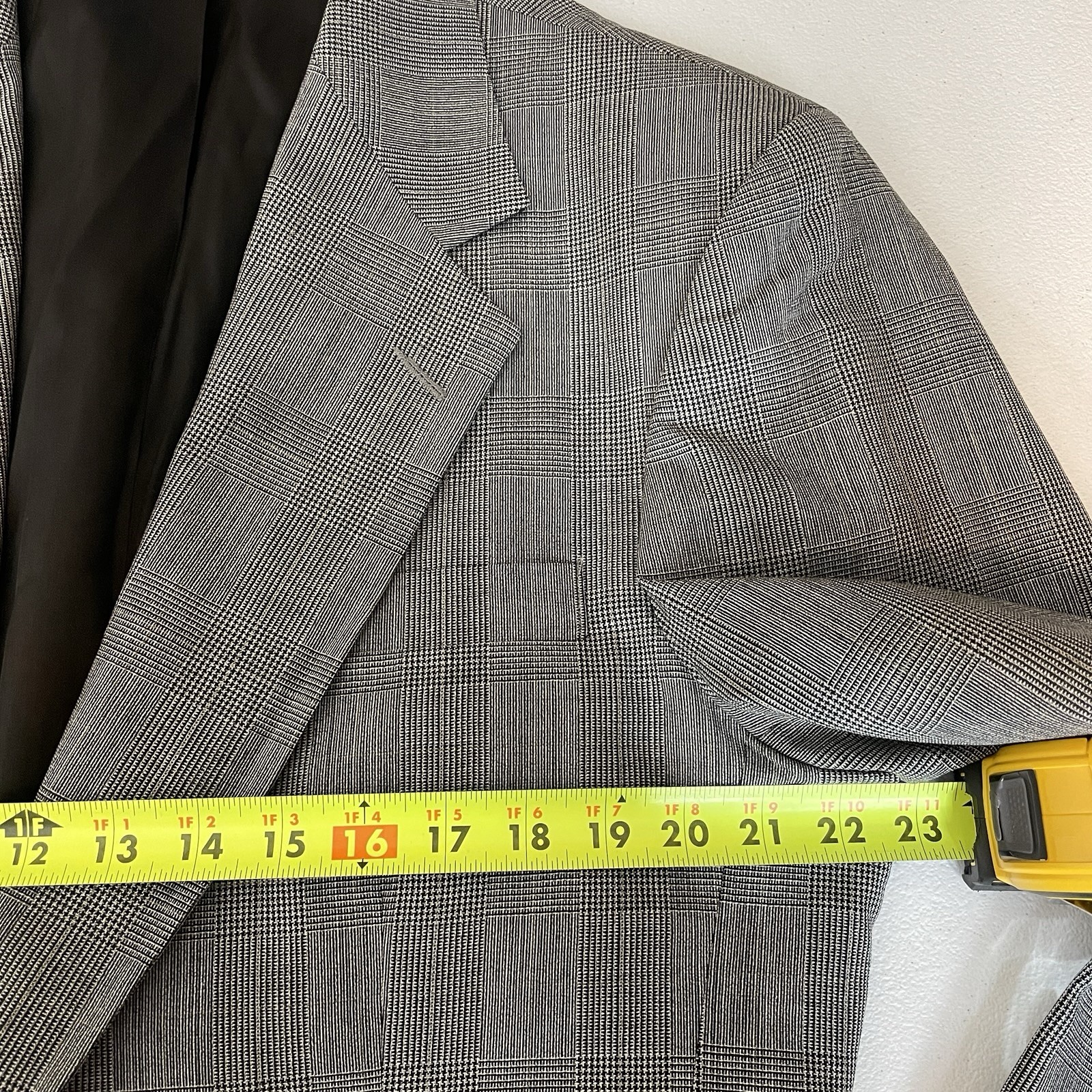 Haggar Sport Coat Mens 42S Gray Brown Plaid Windowpane Pure Wool USA Made