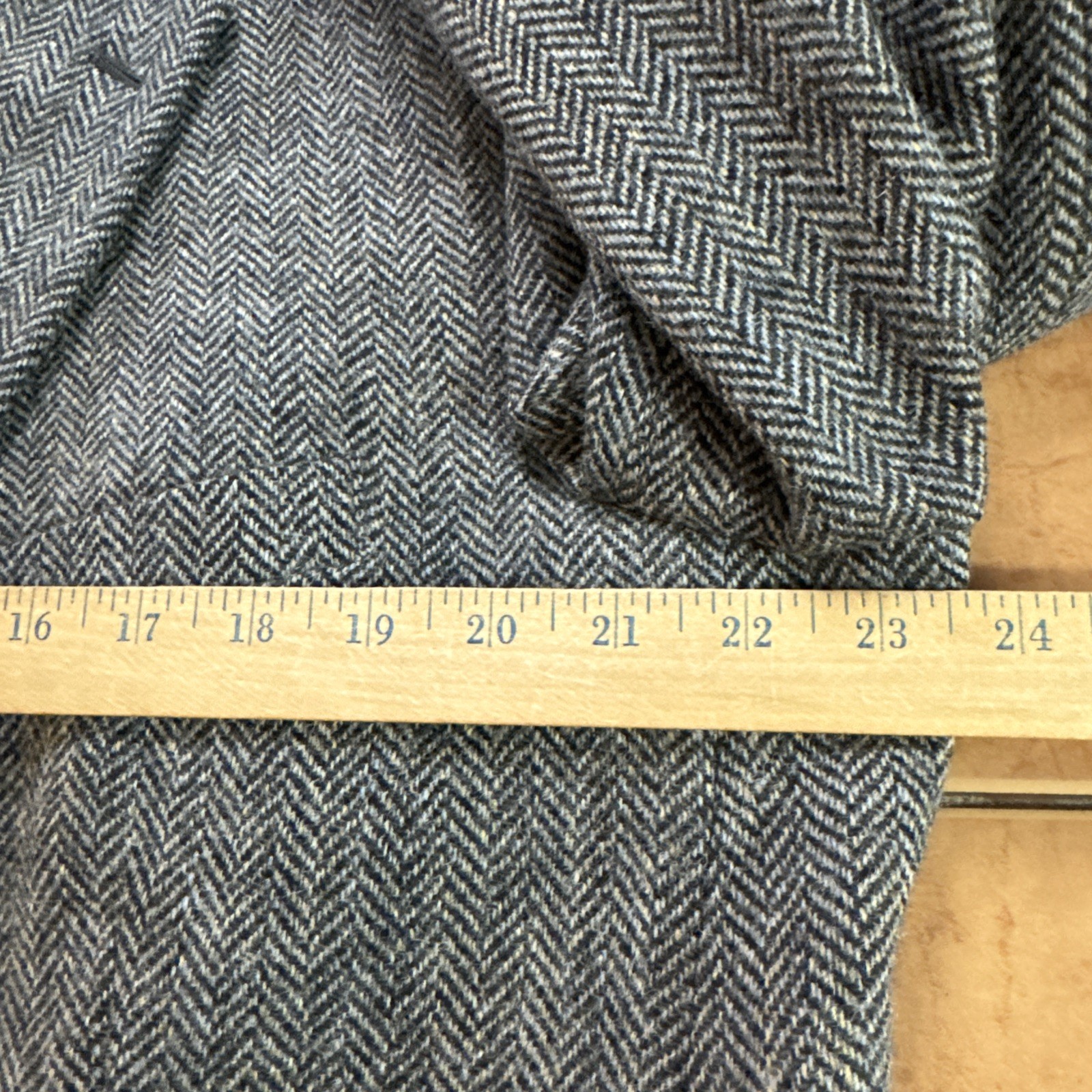 Stafford Blazer Sport Coat Sz 44S Classic Gray Herringbone 100% Wool Jacket