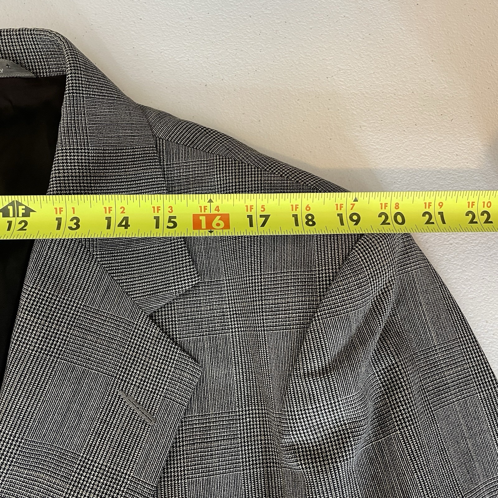 Haggar Sport Coat Mens 42S Gray Brown Plaid Windowpane Pure Wool USA Made