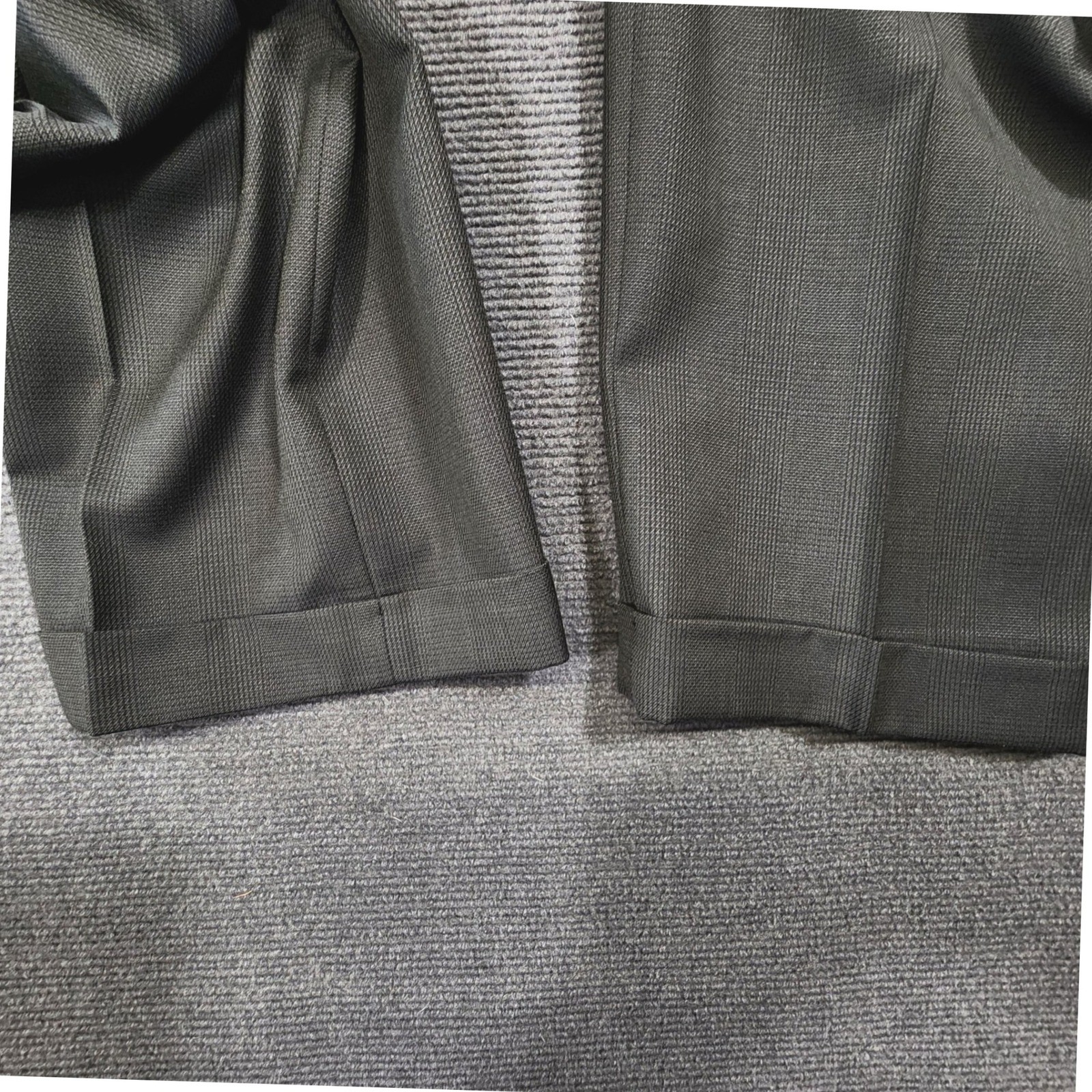 Jos. A. Bank Suit Men 41R Charcoal Gray Plaid Pleated Cuffed Two Piece Classic
