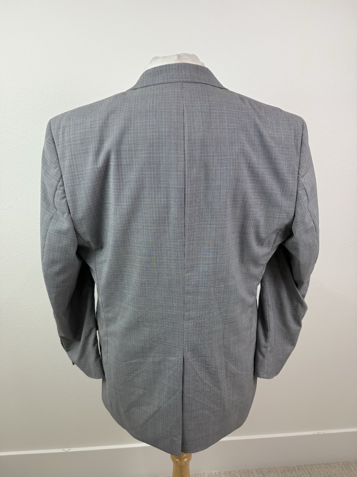 JOS A BANK Men’s Gray Houndstooth Wool Suit Size 44 L Pants 38 X 34