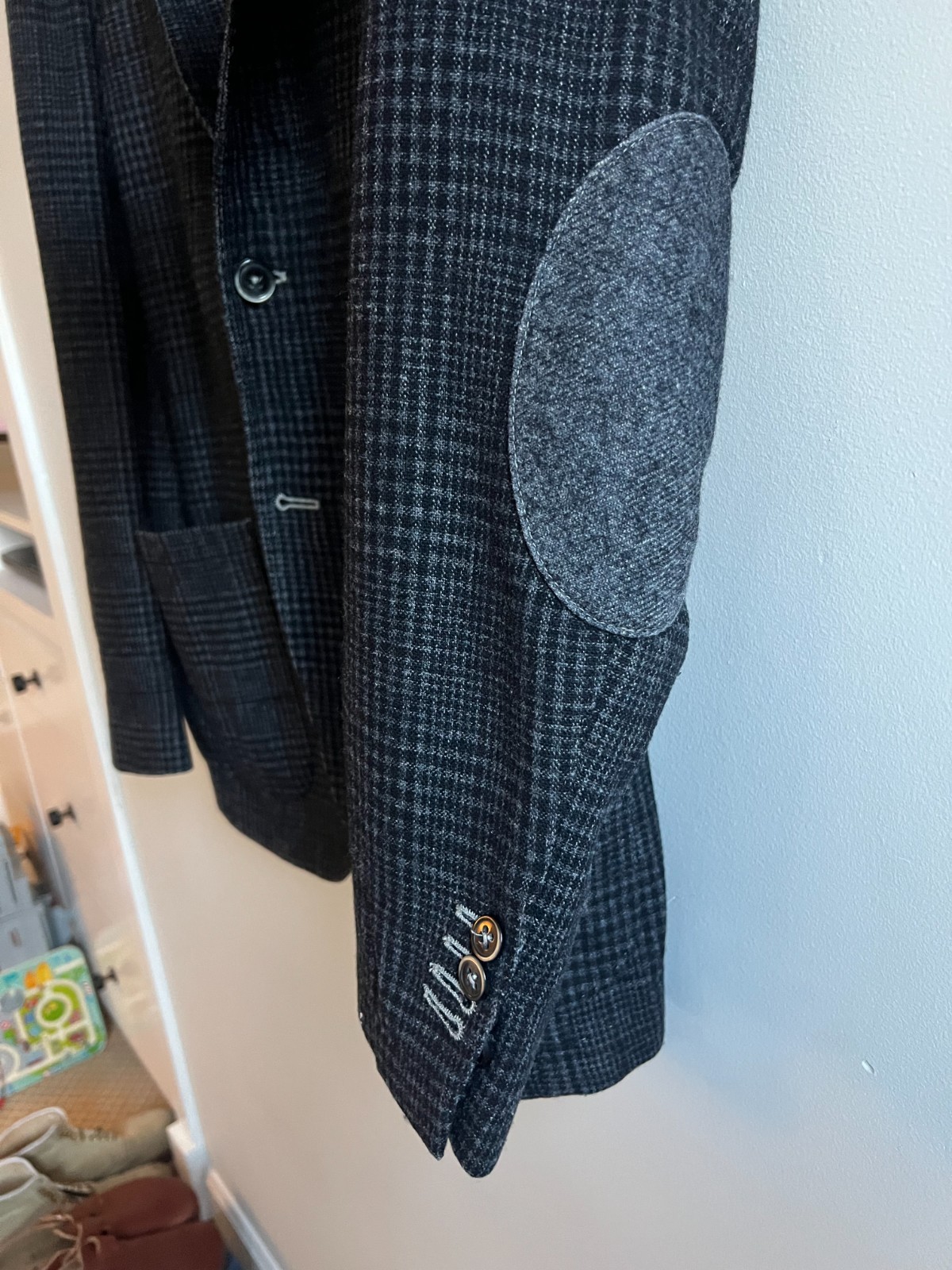 LBM 1911 Wool-Cashmere Blend Patch Pocket Sportcoat in Charcoal and Black (IT 50
